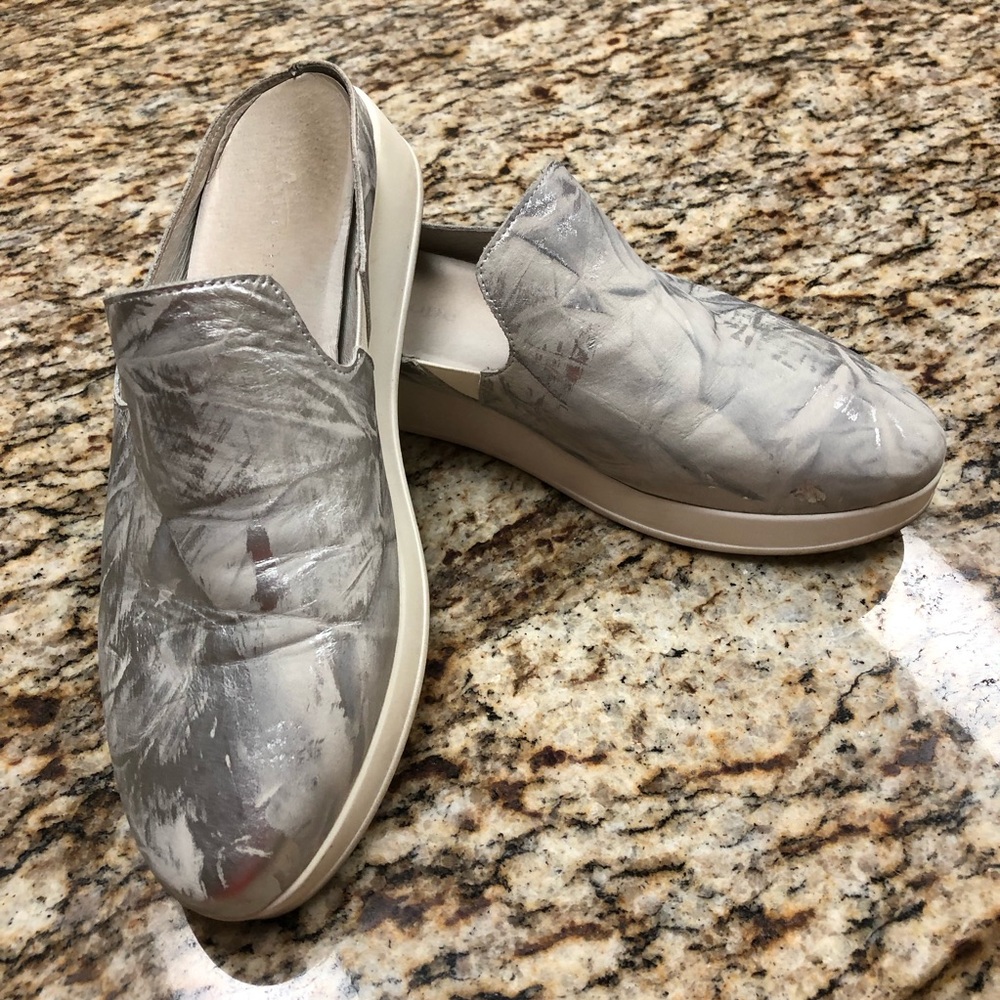 Antelope Silver Foil Pattern Slip-On Loafers - Size 7 ◀️ - Picture 4 of 5